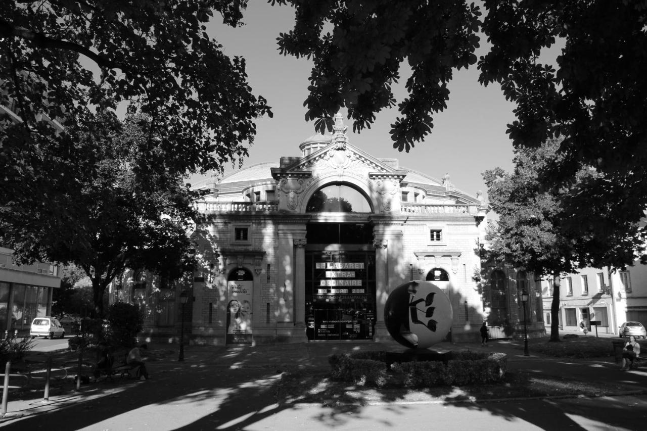 Logis Hotel Du Cirque Troyes Centre Historique Exterior foto